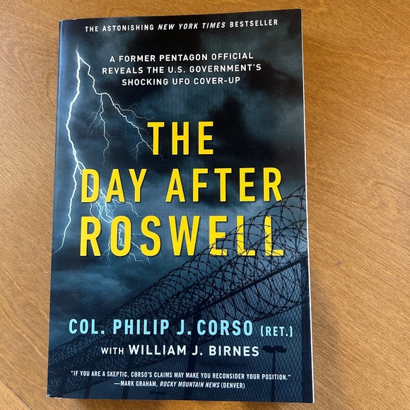 The Day After Roswell by retired Colonel Philip J. Corso and William J. Birnes - Picture 1 of 9